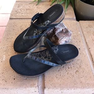 AETREX Elia 9 Adjustable Thong